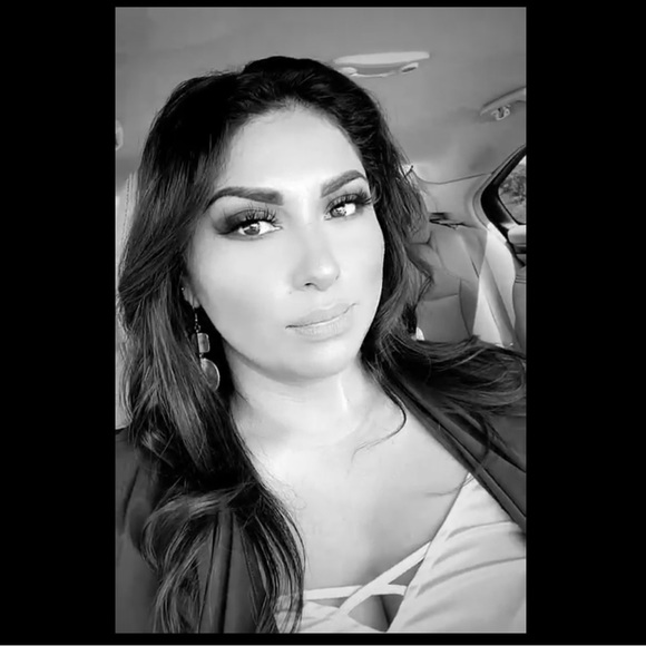 🔥Welcome to my closet! Come meet me. Drop me a line🔥 - Picture 1 of 4